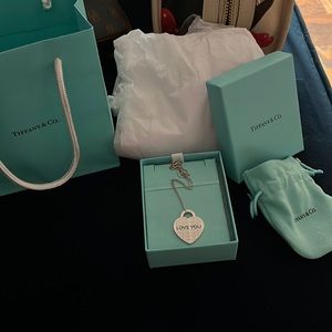 Selling a authentic Tiffany and Company. 925 sterling silver
